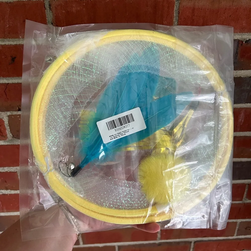 ✨BNWT - Foldable Interactive Cat Tunnel with Bell/Feather/PomPom Balls - Yellow✨